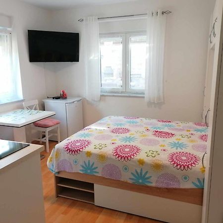 Apartment&Rooms Lilis Izola Buitenkant foto