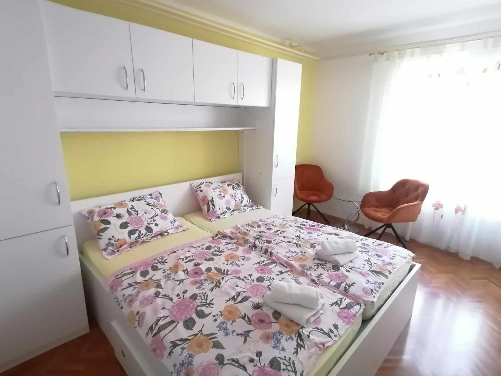 Apartment&Rooms Lilis Izola Buitenkant foto